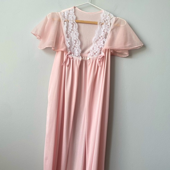 Vintage Silky Night Robe with Ruffled Sleeves and Lace Details Size Medium - Picture 1 of 13